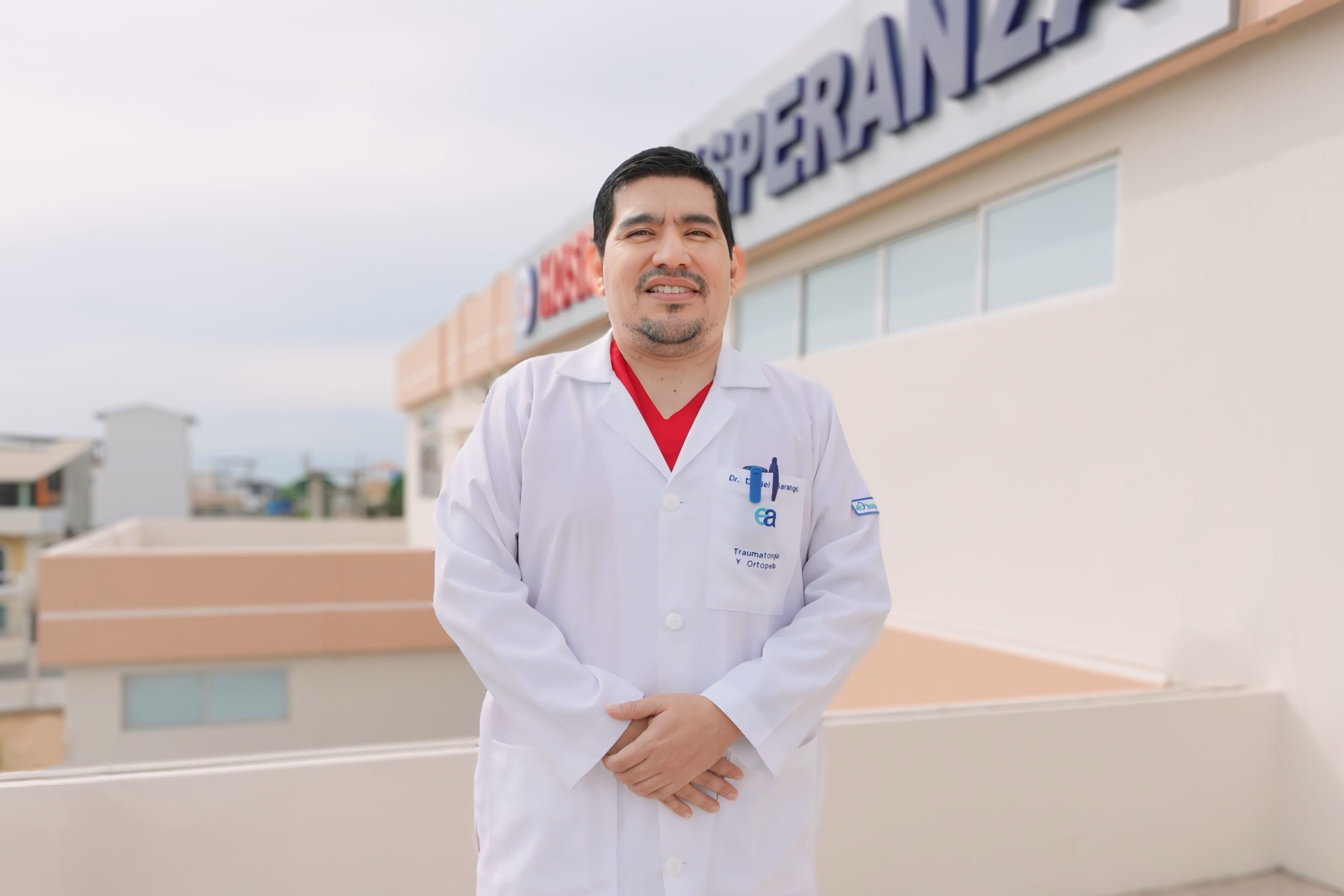 Dr-Daniel-Sarango---Traumatología