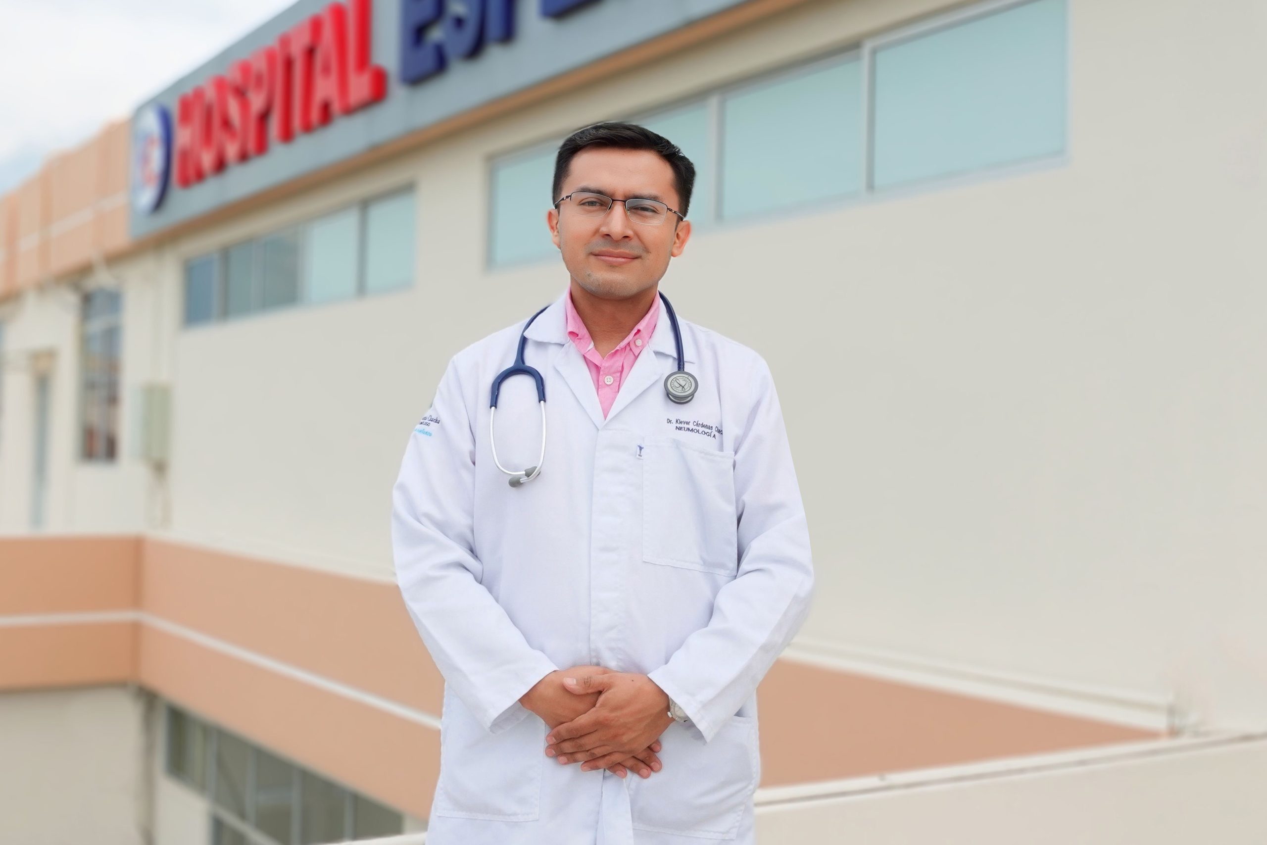 Dr-Klever-Cárdenas---Neumología